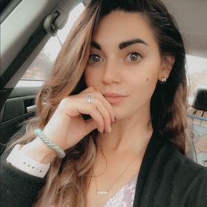 Meet your Posher, Hillary